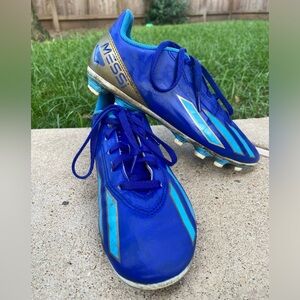 Adidas Messi youth size 3.5 soccer cleats, like new barely used.